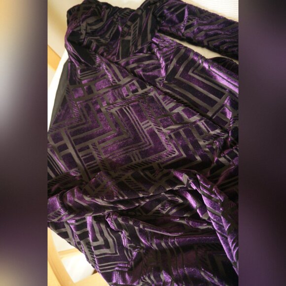 💜 Vince Camuto Purple Velvet Geometric Long Sleeve Mini Dress - Size 6 💜 - Picture 4 of 5